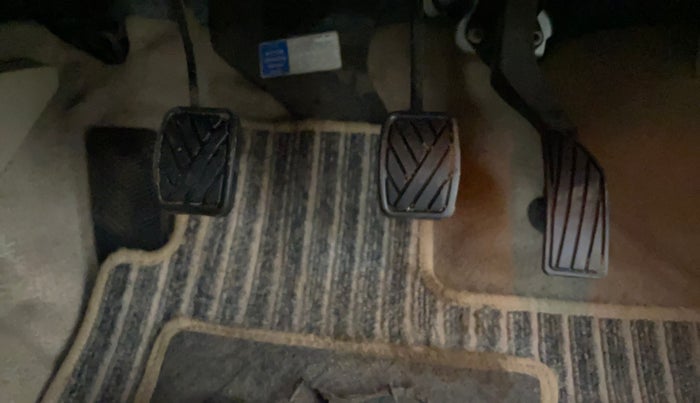 2017 Maruti Ciaz ZETA 1.4  MT PETROL, Petrol, Manual, 73,895 km, Pedals