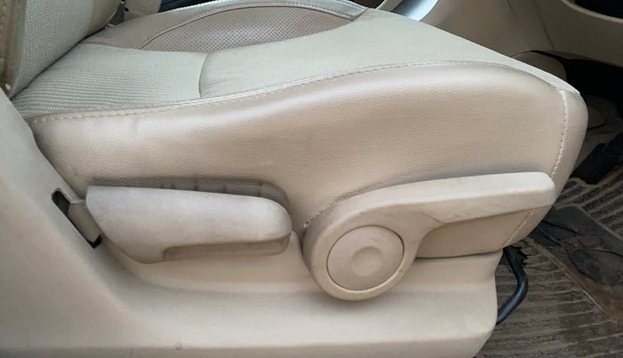 2017 Maruti Ciaz ZETA 1.4  MT PETROL, Petrol, Manual, 73,895 km, Driver Side Adjustment Panel