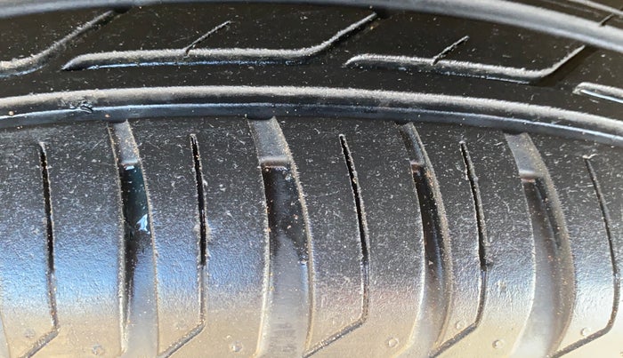 2019 Renault Duster RXS OPT CVT, Petrol, Automatic, 58,769 km, Left Front Tyre Tread