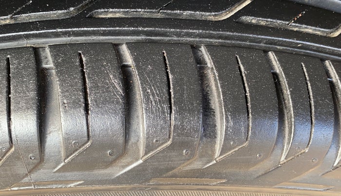 2019 Renault Duster RXS OPT CVT, Petrol, Automatic, 58,769 km, Right Rear Tyre Tread