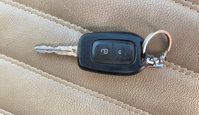 2019 Renault Duster RXS OPT CVT, Petrol, Automatic, 58,769 km, Key Close Up