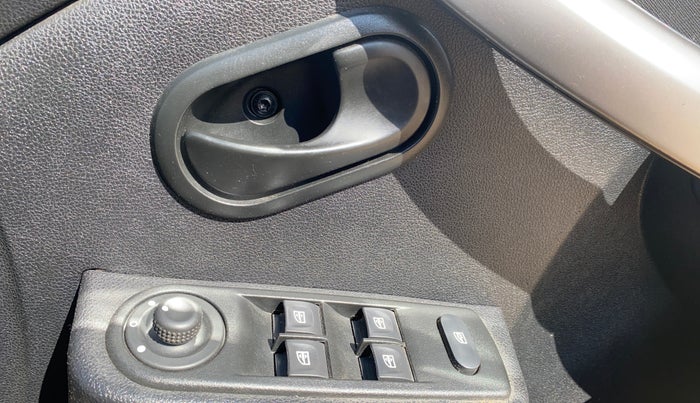 2019 Renault Duster RXS OPT CVT, Petrol, Automatic, 58,769 km, Driver Side Door Panels Control