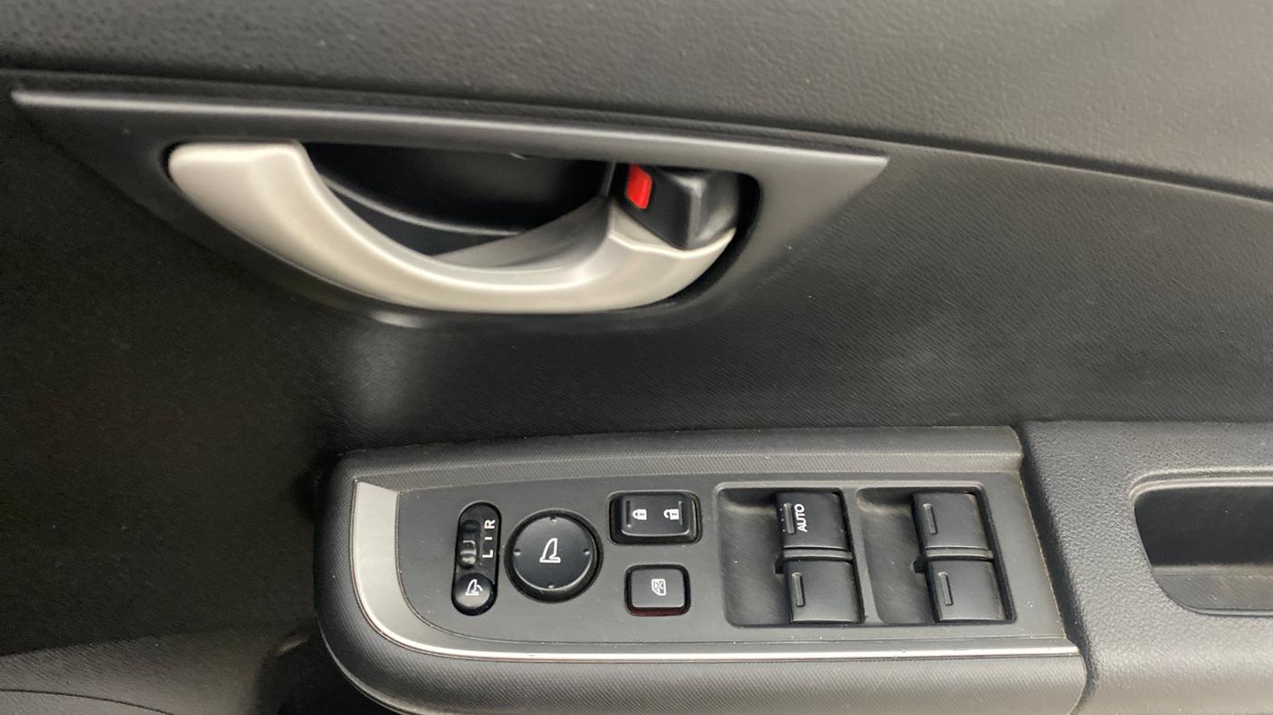 2018 Honda BR-V 1.5L I- DTEC V, Diesel, Manual, 61,710 km, Driver Side Door Panels Control