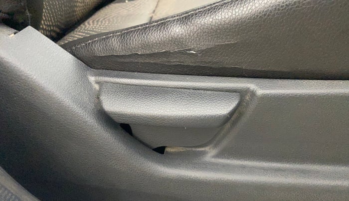 2014 Hyundai Eon SPORTZ, Petrol, Manual, 99,432 km, Driver Side Adjustment Panel