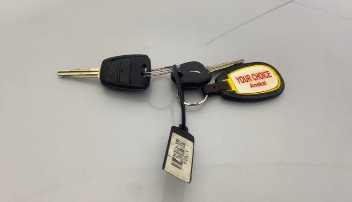 2014 Hyundai Eon SPORTZ, Petrol, Manual, 99,432 km, Key Close Up