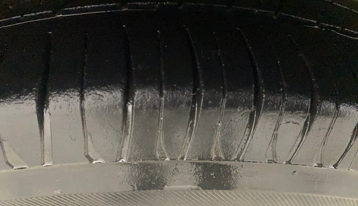 2014 Hyundai Eon SPORTZ, Petrol, Manual, 99,432 km, Right Rear Tyre Tread