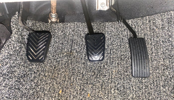 2014 Hyundai Eon SPORTZ, Petrol, Manual, 99,432 km, Pedals