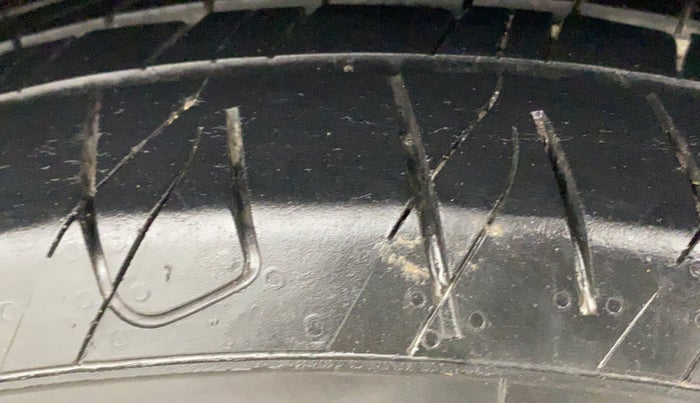 2015 Ford Ecosport TITANIUM 1.5L DIESEL, Diesel, Manual, 1,05,357 km, Left Rear Tyre Tread