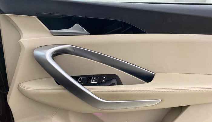 2021 MG HECTOR SHARP 1.5 DCT PETROL, Petrol, Automatic, 19,913 km, Driver Side Door Panels Control