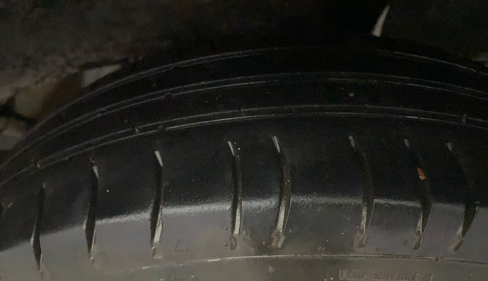 2017 Renault Kwid RXT 1.0 AMT (O), Petrol, Automatic, 84,336 km, Left Rear Tyre Tread