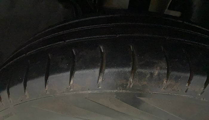 2017 Renault Kwid RXT 1.0 AMT (O), Petrol, Automatic, 84,336 km, Right Front Tyre Tread