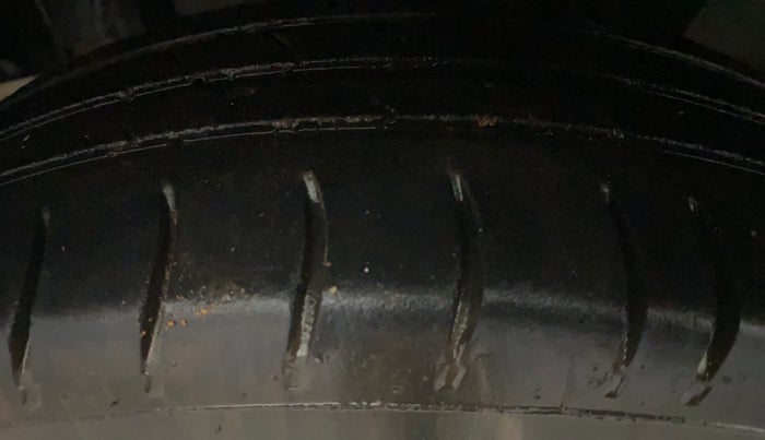 2017 Renault Kwid RXT 1.0 AMT (O), Petrol, Automatic, 84,336 km, Left Front Tyre Tread