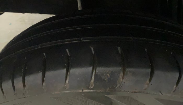 2017 Renault Kwid RXT 1.0 AMT (O), Petrol, Automatic, 84,336 km, Right Rear Tyre Tread