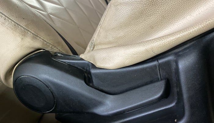 2020 Maruti New Wagon-R LXI CNG 1.0, CNG, Manual, 92,570 km, Driver Side Adjustment Panel