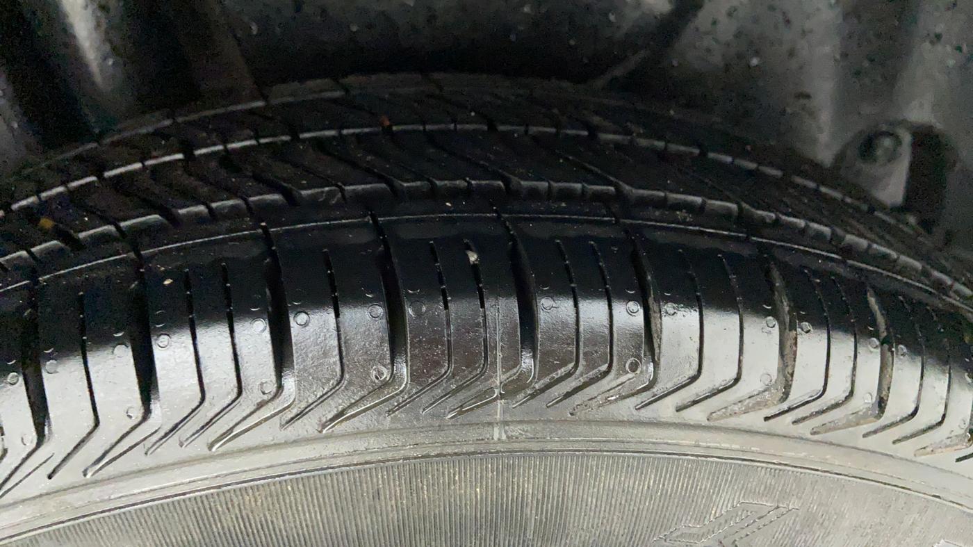 2012 Maruti Swift Dzire VDI BS IV, Diesel, Manual, 1,46,007 km, Right Rear Tyre Tread
