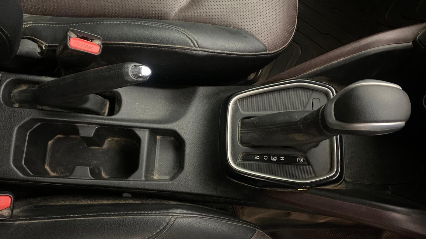 2022 Maruti Grand Vitara ALPHA SMART HYBRID AT, Petrol, Automatic, 56,389 km, Gear Lever