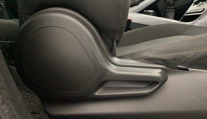 2022 Tata NEXON XM DIESEL, Diesel, Manual, 75,250 km, Driver Side Adjustment Panel