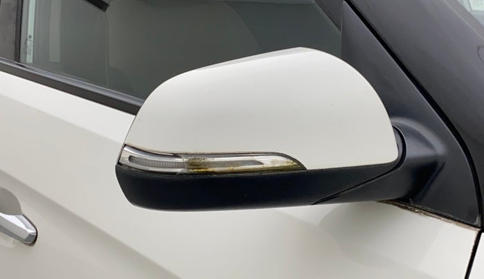 2016 Hyundai Creta SX PLUS AT 1.6 DIESEL, Diesel, Automatic, 72,821 km, Right rear-view mirror - Indicator light has minor damage