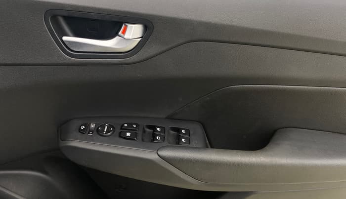 2018 Hyundai Verna 1.6 VTVT SX O, Petrol, Manual, 49,813 km, Driver Side Door Panels Control