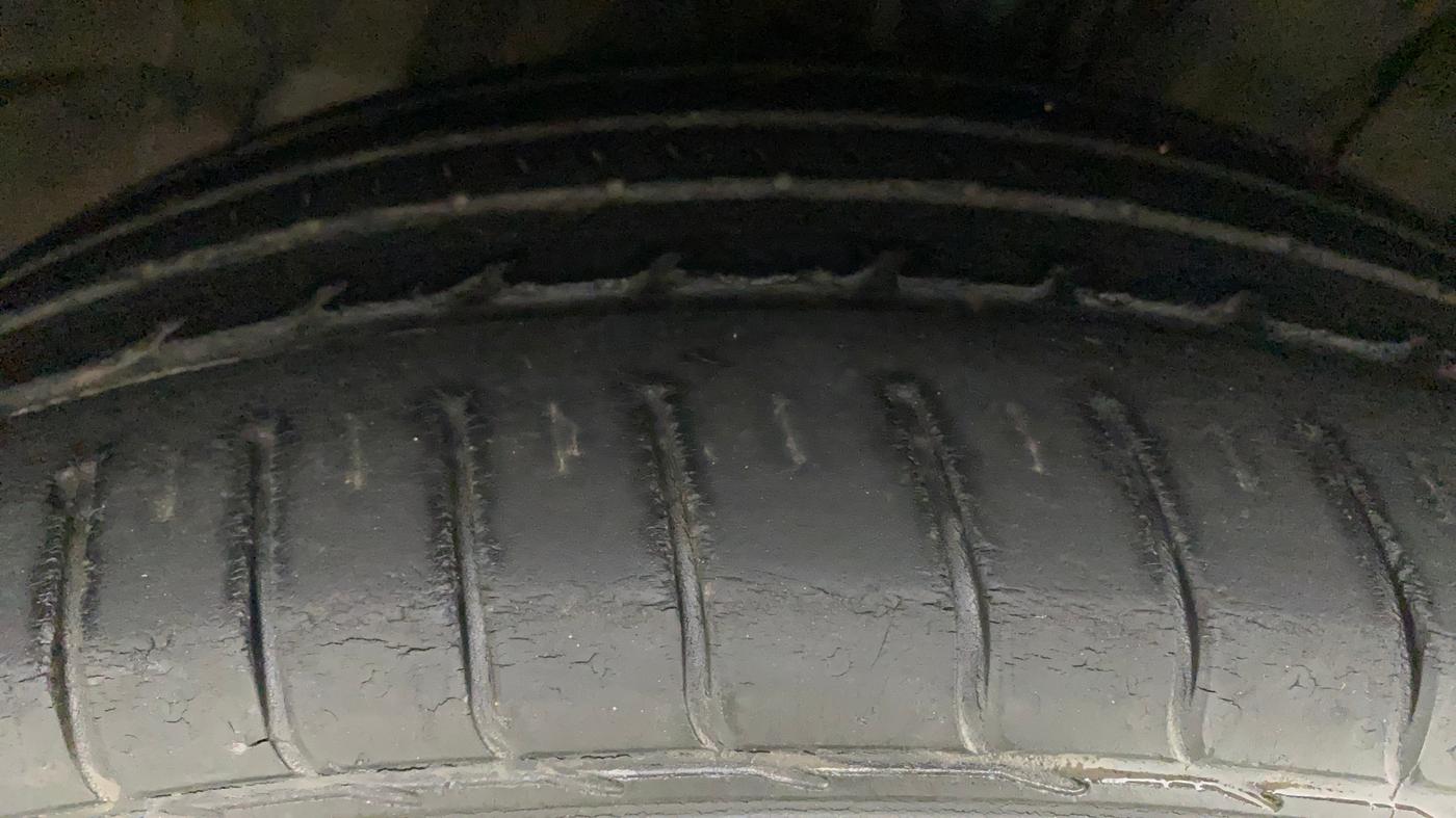 2015 Hyundai Creta SX PLUS 1.6 PETROL, Petrol, Manual, 55,897 km, Right Front Tyre Tread