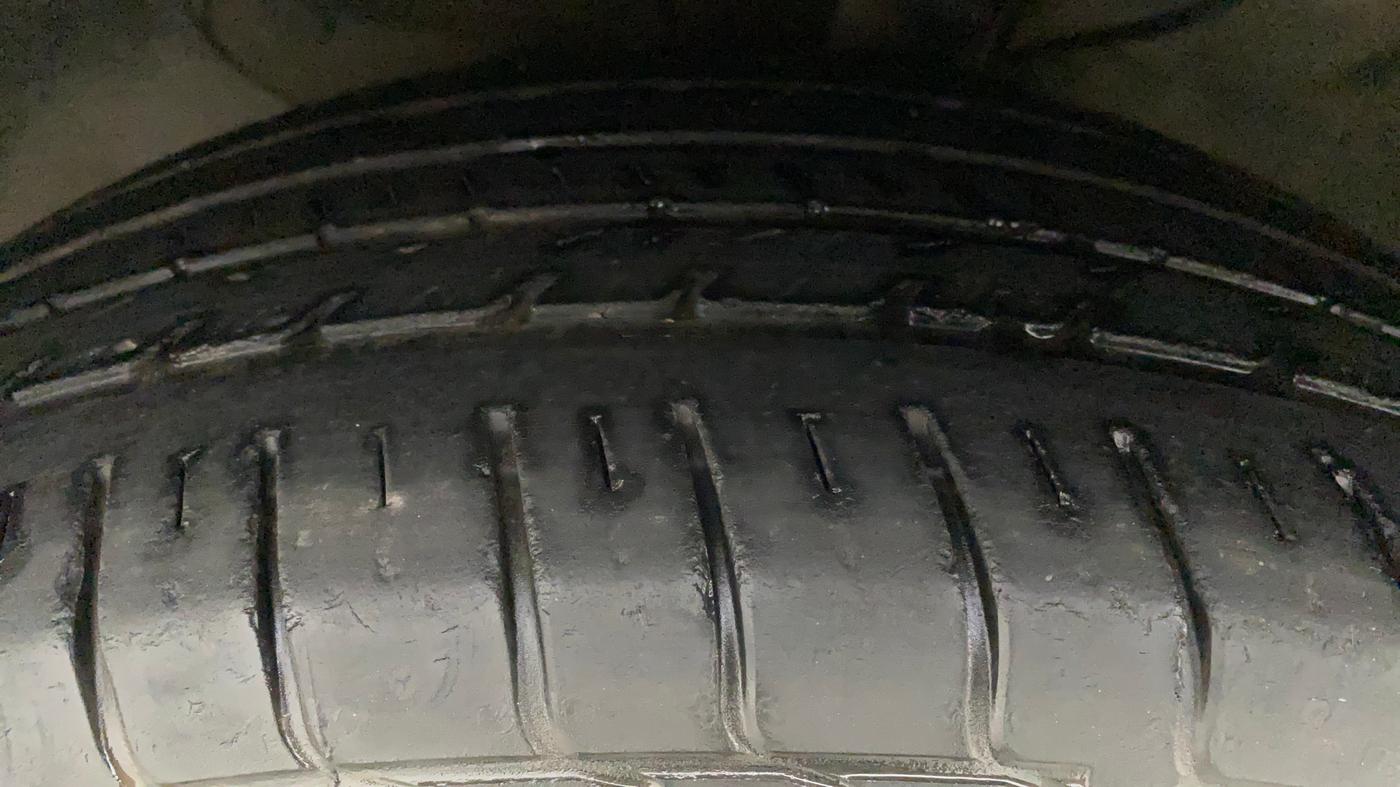 2015 Hyundai Creta SX PLUS 1.6 PETROL, Petrol, Manual, 55,897 km, Left Front Tyre Tread