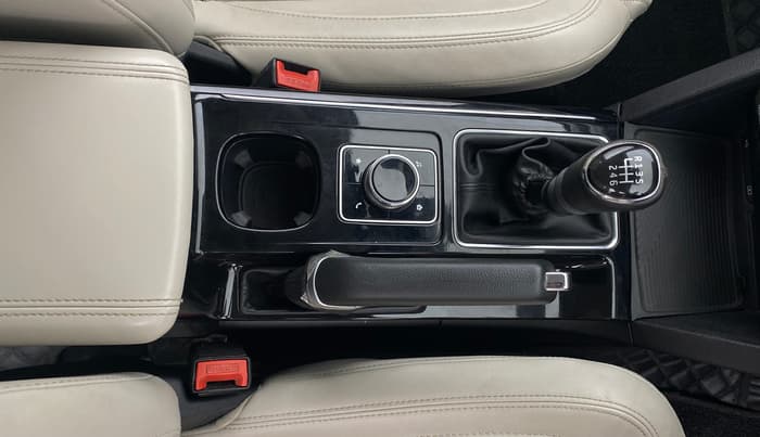 2023 Mahindra XUV700 AX 7 P MT 7 STR, Petrol, Manual, 98,646 km, Gear Lever