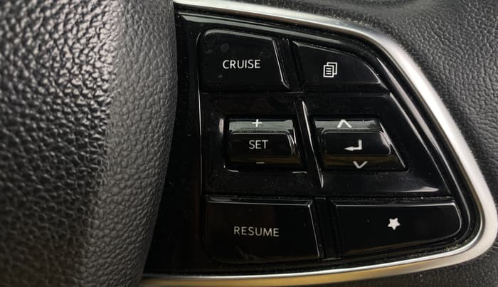 2023 Mahindra XUV700 AX 7 P MT 7 STR, Petrol, Manual, 98,646 km, Adaptive Cruise Control