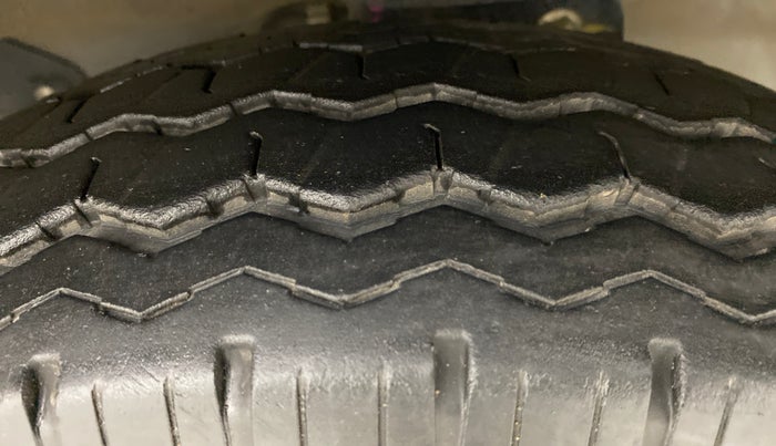2021 Maruti Eeco 7 STR, Petrol, Manual, 17,706 km, Right Front Tyre Tread