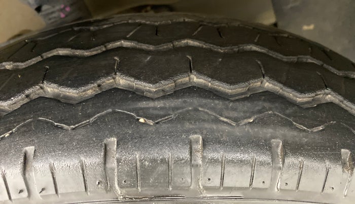 2021 Maruti Eeco 7 STR, Petrol, Manual, 17,706 km, Left Front Tyre Tread