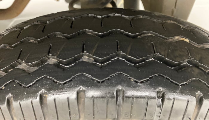 2021 Maruti Eeco 7 STR, Petrol, Manual, 17,706 km, Left Rear Tyre Tread