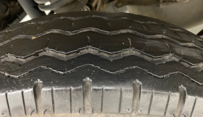 2021 Maruti Eeco 7 STR, Petrol, Manual, 17,706 km, Right Rear Tyre Tread