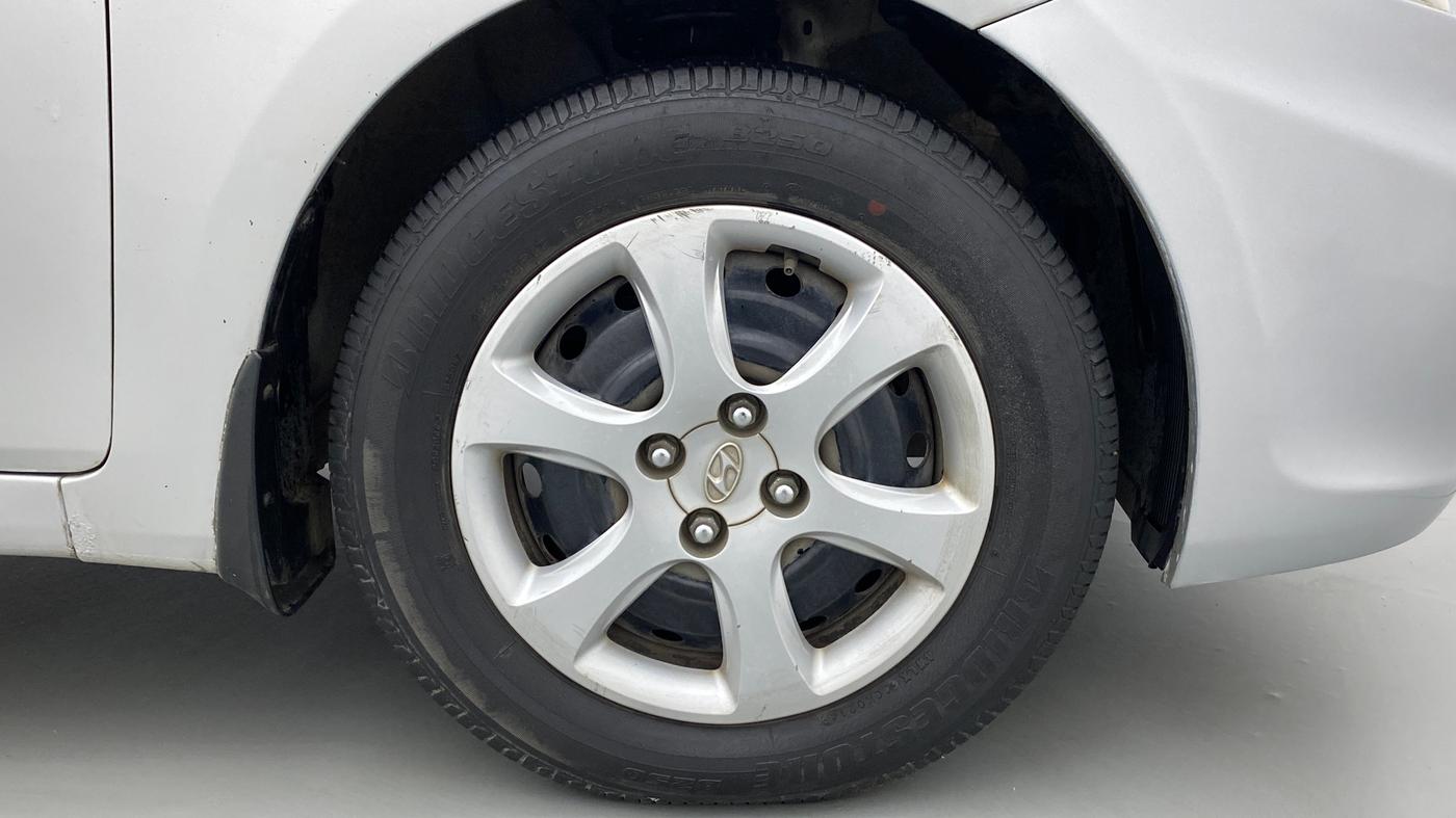 2014 Hyundai Verna FLUIDIC 1.4 VTVT, CNG, Manual, 82,980 km, Right Front Wheel
