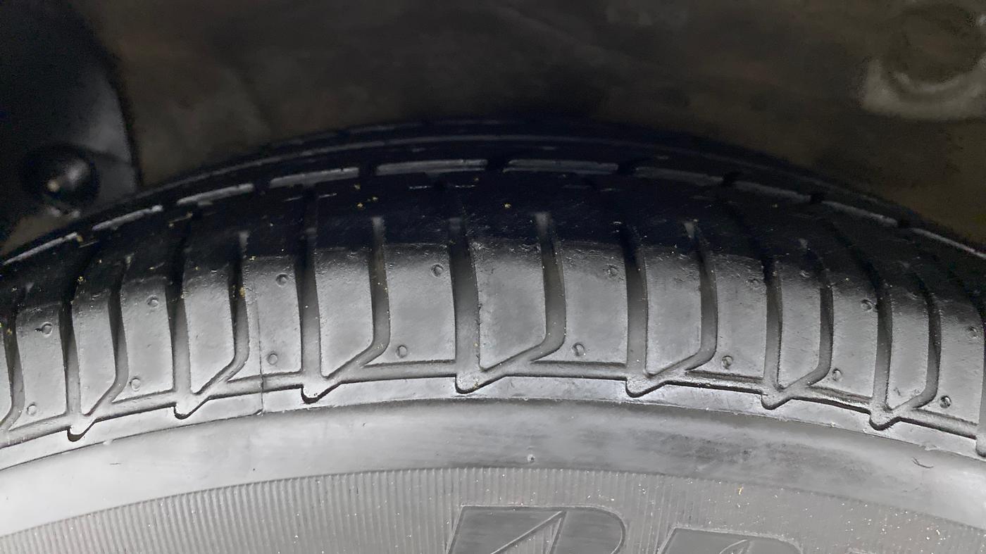 2014 Hyundai Verna FLUIDIC 1.4 VTVT, CNG, Manual, 82,980 km, Right Rear Tyre Tread