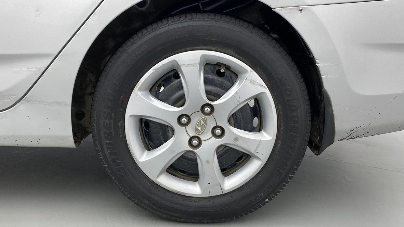 2014 Hyundai Verna FLUIDIC 1.4 VTVT, CNG, Manual, 82,980 km, Left Rear Wheel