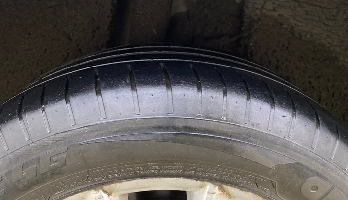 2016 Skoda Octavia STYLE PLUS AT 1.8 TSI, Petrol, Automatic, 65,982 km, Right Rear Tyre Tread