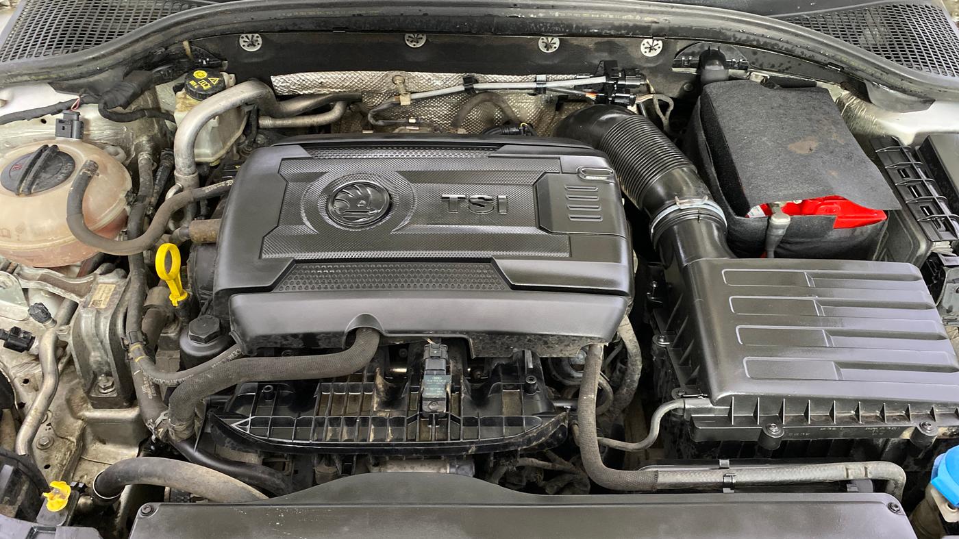 2016 Skoda Octavia STYLE PLUS AT 1.8 TSI, Petrol, Automatic, 65,982 km, Engine View