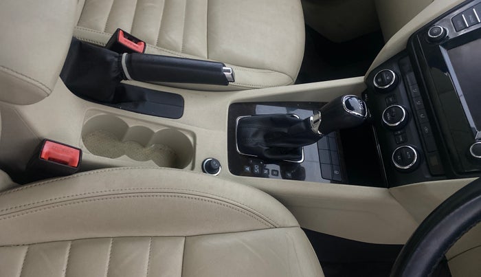 2016 Skoda Octavia STYLE PLUS AT 1.8 TSI, Petrol, Automatic, 65,982 km, Gear Lever