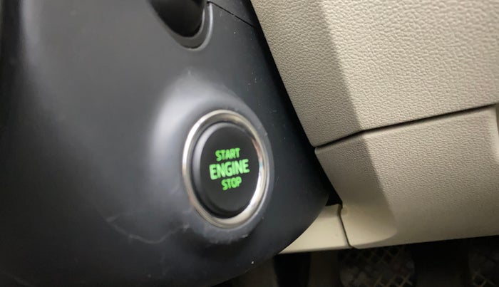 2016 Skoda Octavia STYLE PLUS AT 1.8 TSI, Petrol, Automatic, 65,982 km, Keyless Start/ Stop Button