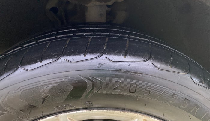 2016 Skoda Octavia STYLE PLUS AT 1.8 TSI, Petrol, Automatic, 65,982 km, Right Front Tyre Tread