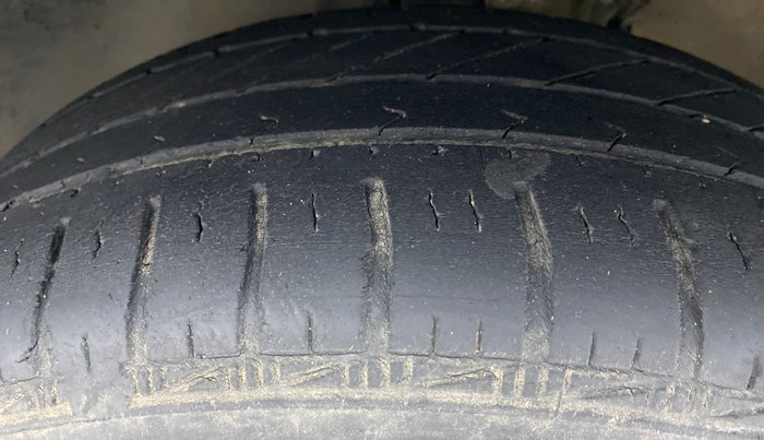 2019 Volkswagen Ameo Trendline 1.0, Petrol, Manual, 64,258 km, Left Front Tyre Tread