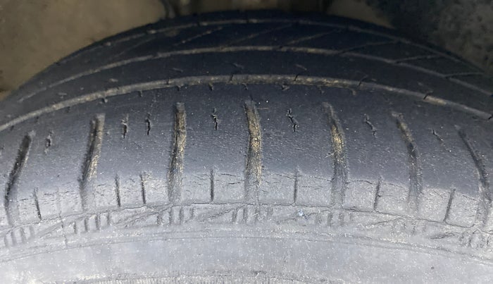 2019 Volkswagen Ameo Trendline 1.0, Petrol, Manual, 64,258 km, Right Front Tyre Tread