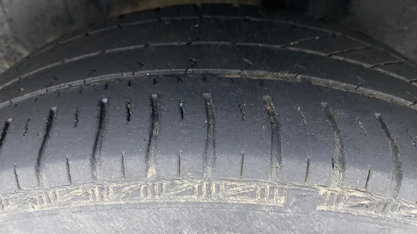 2019 Volkswagen Ameo Trendline 1.0, Petrol, Manual, 64,258 km, Left Rear Tyre Tread