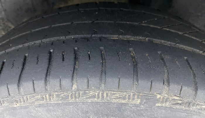 2019 Volkswagen Ameo Trendline 1.0, Petrol, Manual, 64,258 km, Left Rear Tyre Tread