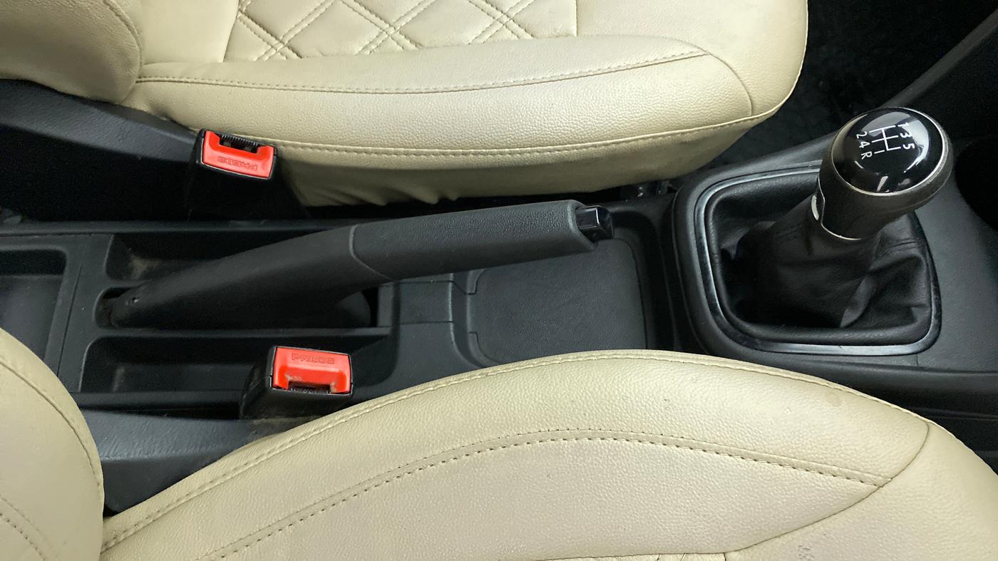 2019 Volkswagen Ameo Trendline 1.0, Petrol, Manual, 64,258 km, Gear Lever