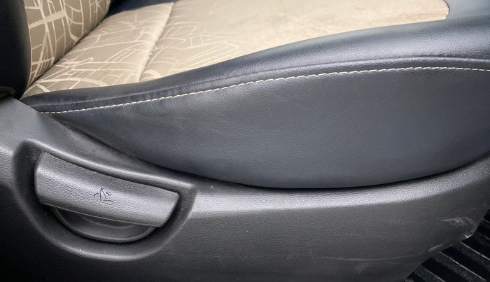 2018 Hyundai Grand i10 SPORTZ 1.2 KAPPA VTVT, Petrol, Manual, 65,455 km, Driver Side Adjustment Panel