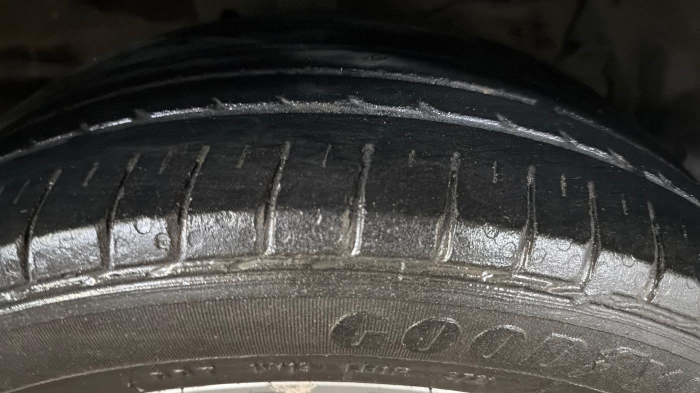 2015 Maruti Ciaz ZXI+, Petrol, Manual, 94,622 km, Right Front Tyre Tread