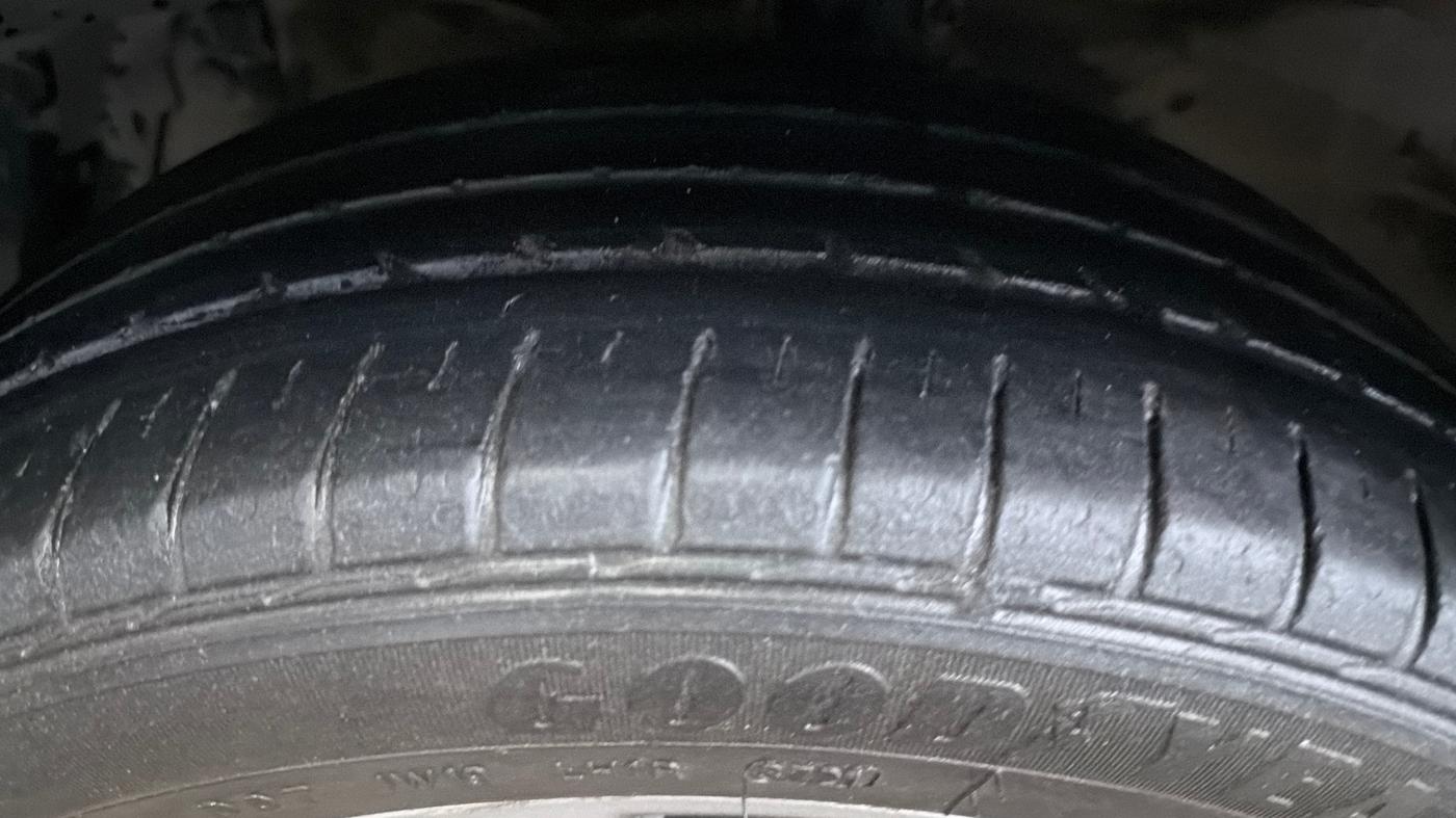 2015 Maruti Ciaz ZXI+, Petrol, Manual, 94,622 km, Left Front Tyre Tread
