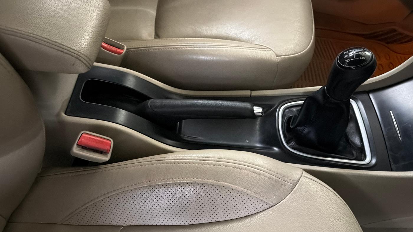 2015 Maruti Ciaz ZXI+, Petrol, Manual, 94,622 km, Gear Lever
