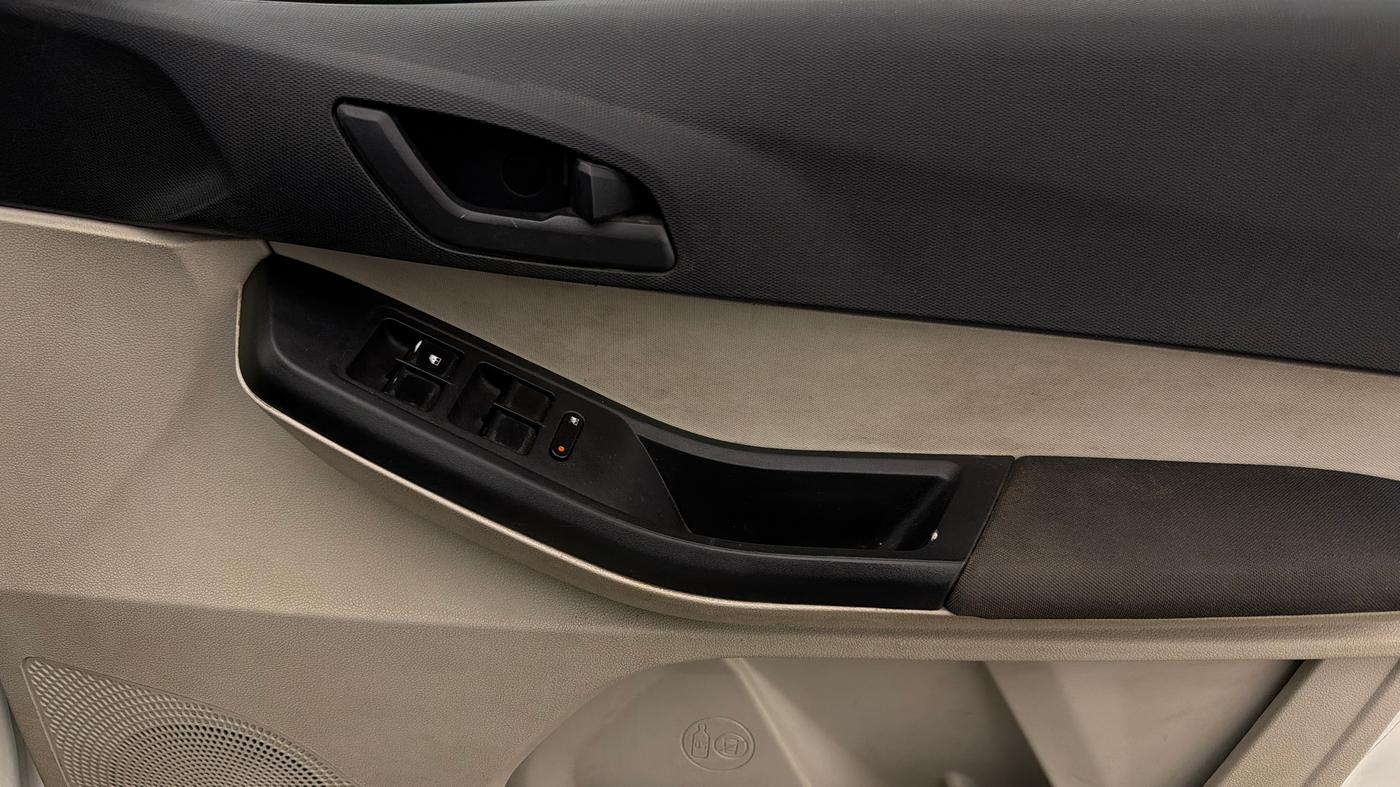 2024 Tata TIGOR XZ CNG, CNG, Manual, 79,353 km, Driver Side Door Panels Control