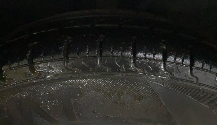 2018 Datsun Redi Go T(O) 1.0 AMT, Petrol, Automatic, 27,921 km, Right Front Tyre Tread